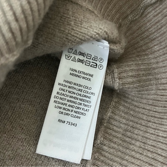 Tahari Women’s Extra Fine Merino Wool Sweater Quiet Luxury Minimalist XL - Picture 4 of 5